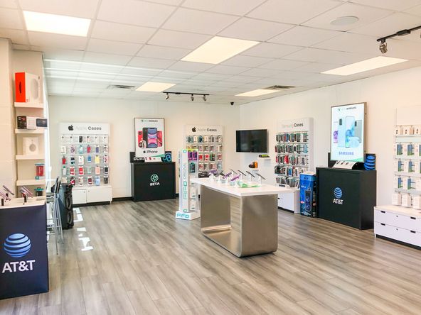 Versatile Space on Busy Coursey Blvd: 12055 Coursey Blvd, Baton Rouge, LA 70816